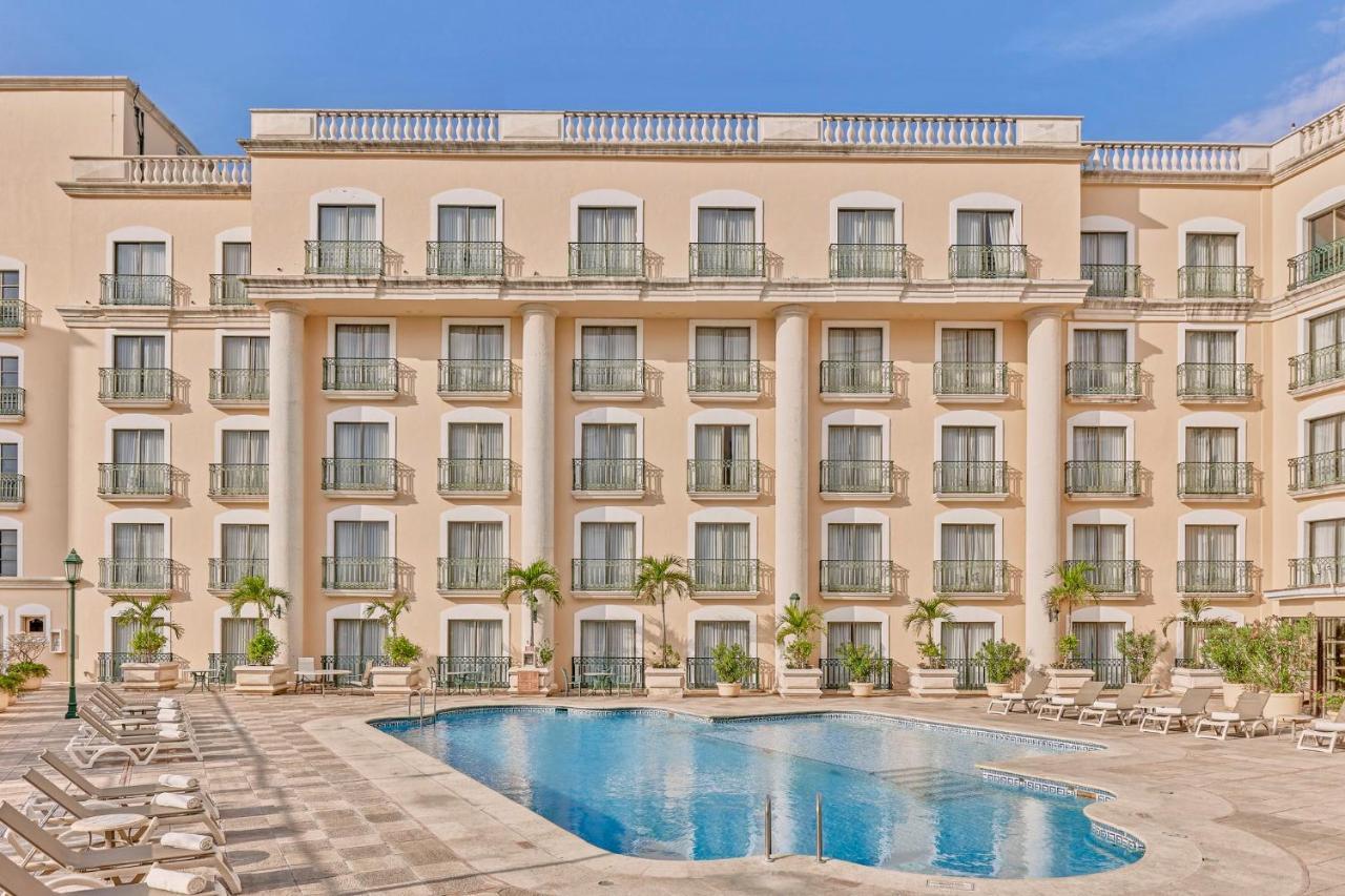 Fiesta Americana Merida Mérida Exterior foto The hotel's main building