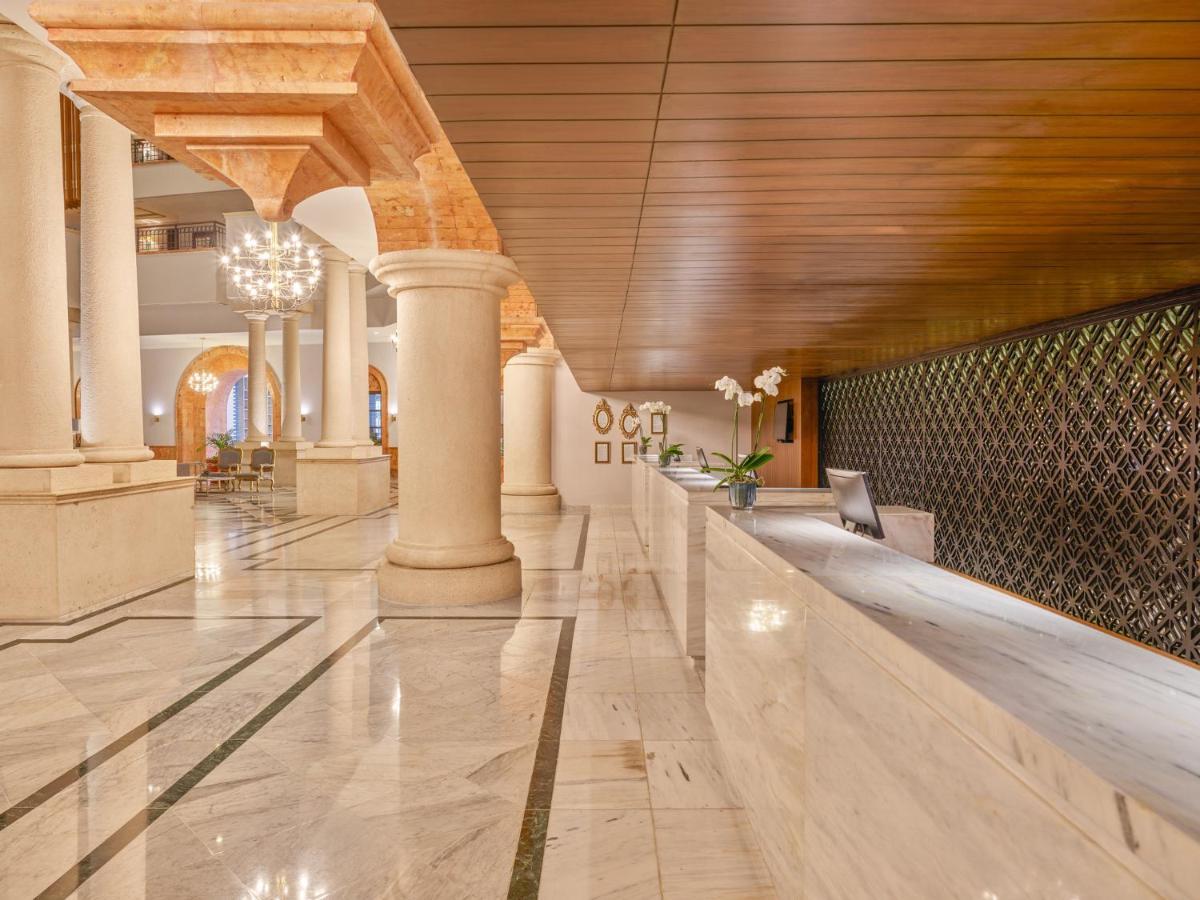 Fiesta Americana Merida Mérida Exterior foto The lobby of the hotel